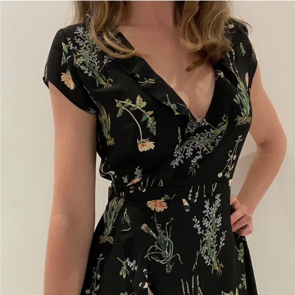Aritzia Sunday Best FLORAL wrap dress